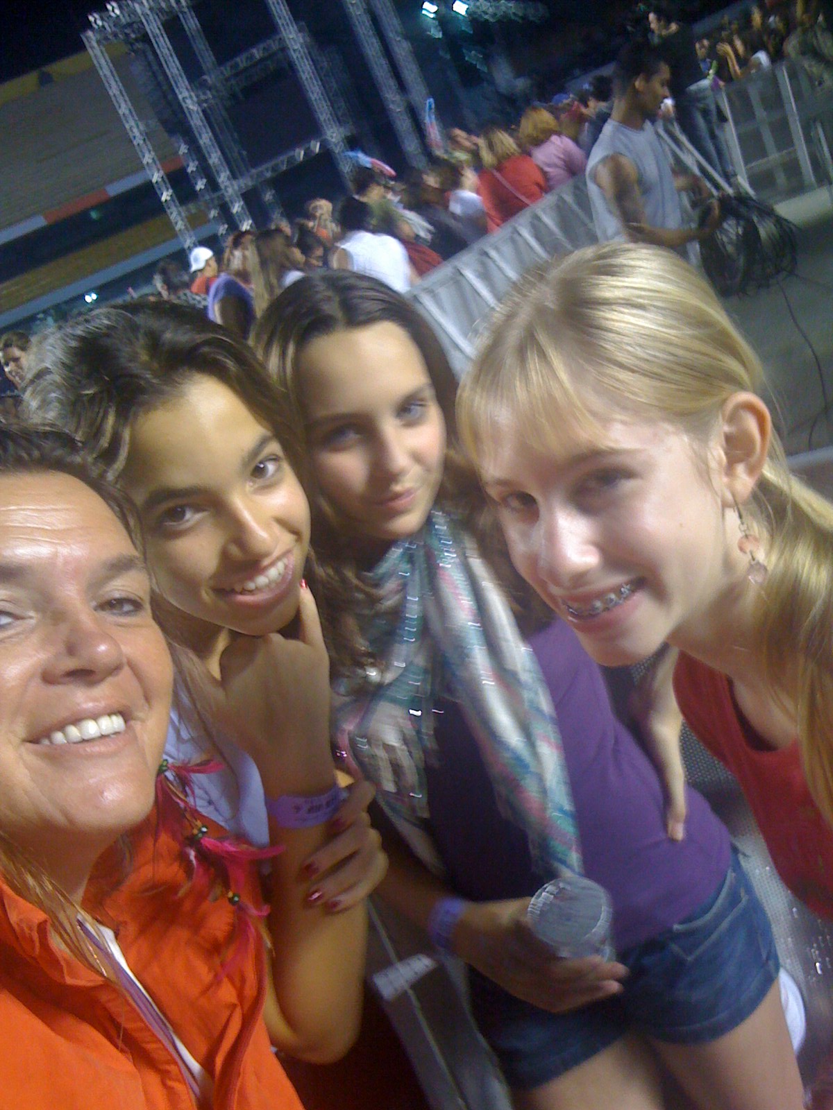 Bis e Jonas Brothers 080